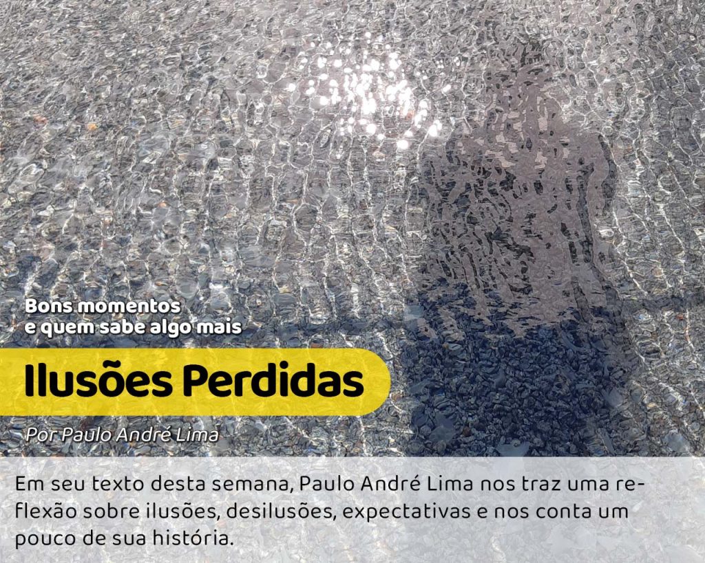 A foto mostra a sombra de Paulo André Lima em um lago de águas cristalinas e em movimento assim como nossas ilusões. #pracegover